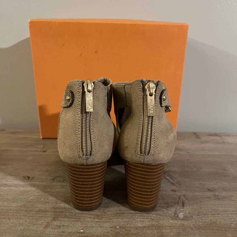 Brown sued shoes 7.5 woman’s - Picture 4 of 4